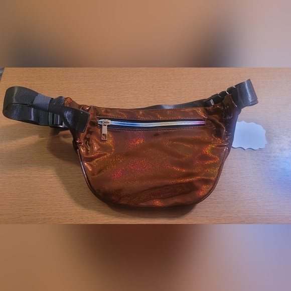 NEW Metallic Crossbody/Fanny Pack - Picture 2 of 3